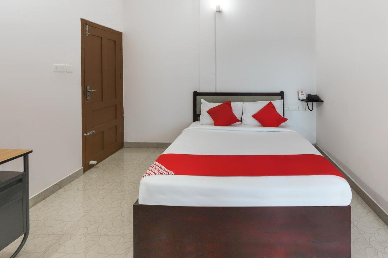 Готель Oyo 49244 Green Castle Residency Nedumkandam Екстер'єр фото